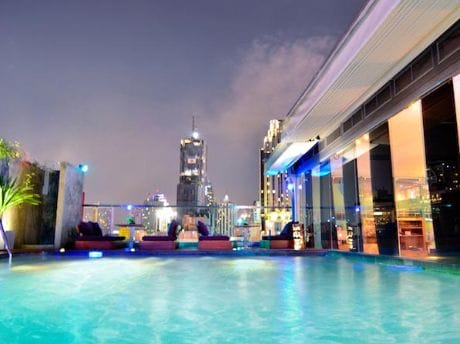 Der Pool im Galleria 10 Hotel