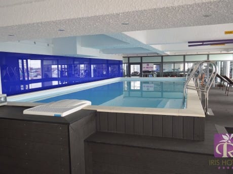 Pool im Iris Hotel