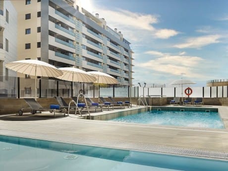 Der Außenpool im Gran Luna Granada