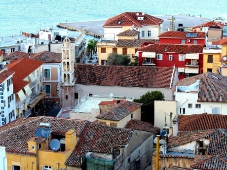 griecheland-nafplio-dorf dächer