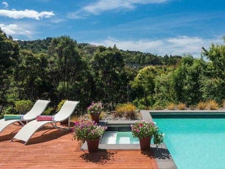 Decks of Paihia Poolbereich