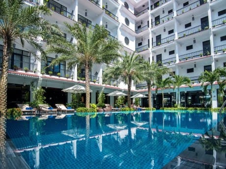 Poolanlage des Belle Maison