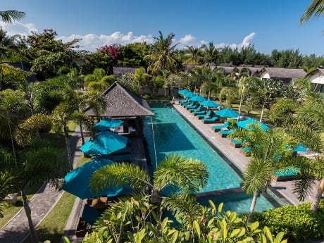 Garten und Pool in der Vila Ombak