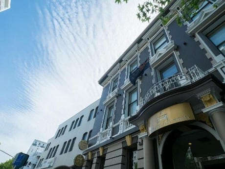 Auckland City Hotel Hobson Eingang