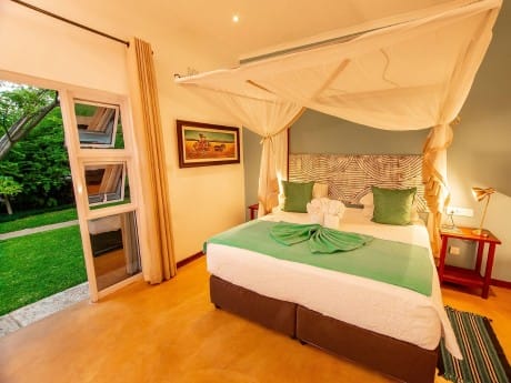 Phezulu Guest Lodge Zimmer