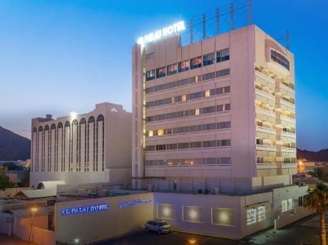 Außenansicht des Hotel Al Falaj