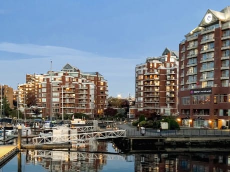 Coast Victoria Hotel & Marina by APA