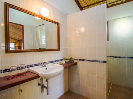 Kenia - Sentrim Tsavo Lodge Badezimmer