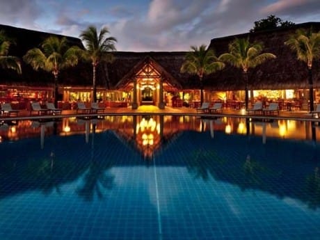 Sands Suites Resort & Spa bei Nacht