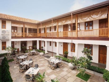 Yara Galle Fort Hotel