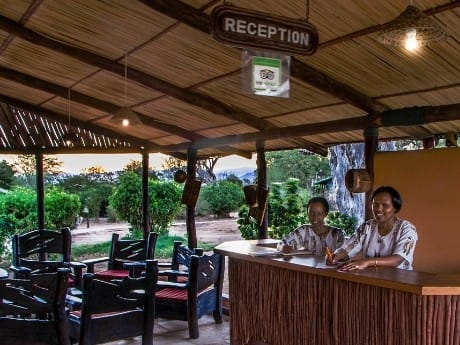 Kenia - Sentrim Tsavo Lodge Rezeption