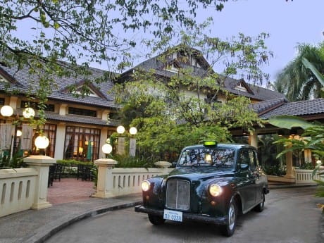 Außenansicht des Settha Palace Hotels