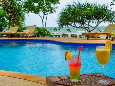 Die Poolbar des Koh Jum Beach