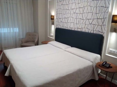Hotel Corona de Castilla Zimmer