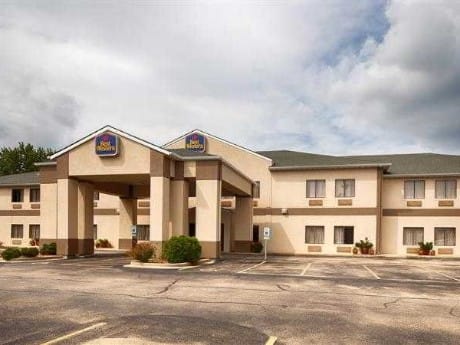 Springfield_BW Clearlake Plaza - exterio