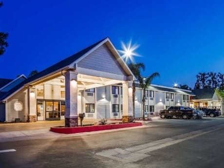 BW Town & Country Lodge - exterior